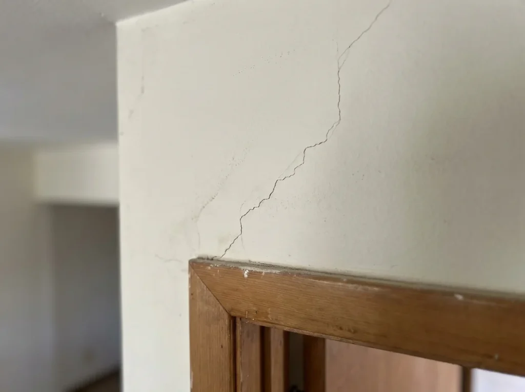 7 Warning Signs Your Phoenix Home Has a Foundation Problem